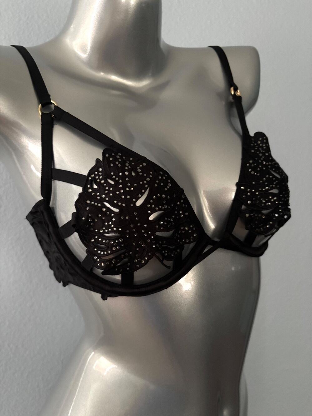 Victoria's Secret Nwt Very Sexy Low Cut Demi Black Cut Out Embellished Bling Bra